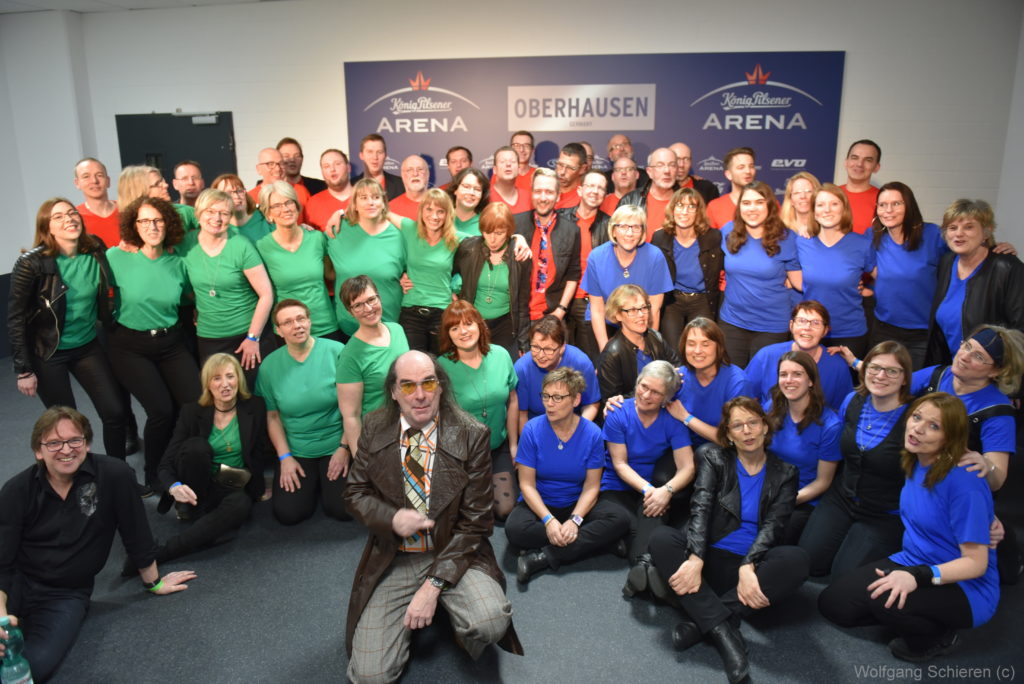 Gruppenfoto des Chores beim Konzert mit den Rockorchester Ruhrgebeat mit Guildo Horn, (c) Wolfgang Schieren 2019,
